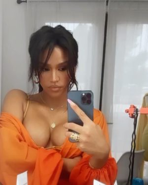 Cassie Ventura Instagram - Recap of the week

1. The fall @dezi drop was 🔥per usual
2. Thank you @alexfine44 for my @jumpman23 bday gift
3. I’m obsessed with my daughters and everything they do. 
4. I was inspired by my sis @malika celebrating Ace’s 1.5 bday, so we celebrated Sunny’s half Birthday. How she’s 6 months old already, I have no idea 🥺
5. Obviously it wasn’t Frankie’s birthday, but she is extremely prepared for blowing out her candles in December 🤣

Thank you @melissaandre & @madco_team for always helping me create last minute micro parties. It’s kind of our thing 🎂