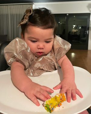 Cassie Ventura Instagram - Recap of the week

1. The fall @dezi drop was 🔥per usual
2. Thank you @alexfine44 for my @jumpman23 bday gift
3. I’m obsessed with my daughters and everything they do. 
4. I was inspired by my sis @malika celebrating Ace’s 1.5 bday, so we celebrated Sunny’s half Birthday. How she’s 6 months old already, I have no idea 🥺
5. Obviously it wasn’t Frankie’s birthday, but she is extremely prepared for blowing out her candles in December 🤣

Thank you @melissaandre & @madco_team for always helping me create last minute micro parties. It’s kind of our thing 🎂