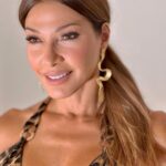 Catherine Fulop Instagram - Puedes conseguir lo que quieras... si vistes para ello. 😋💫 #dresses by @alma_byangeldelaguarda #joyas by @karengrantjoyeria Surfside, Miami Beach, Florida