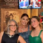 Catherine Fulop Instagram - Fin de fiesta, ARUBA me regalo unos dias hermoso y lo mas importante momentos compartidos con una gran amiga que amo @delgadomaite y también me regalo nuevos amigos! Si vienes a esta hermosa isla no puedes dejar de venir a uno de los mejores restaurantes y lo mejor, atendidos por Ricardo y Juli @oakrestaurantaruba @julycambero GRACIAS POR SER PARTE DE MI VIDA!!! @ovasabatini @alfonsogonzalezmora1 @morillo_jose #restaurantesaruba #aruba #viajes #cumpleañosmaite #maitedelgado Oak Restaurant & Bar Aruba