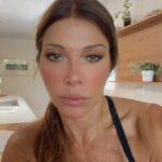 Catherine Fulop Instagram - No soy nadie sin la tecnología!!!! 🤦🏽‍♀️😵‍💫 No me se el teléfono de nis hijas!!! CDLM 😂🤣🤣🤣 #voz @elgeorgeharris #comedy #actriz #catherinefulop #georgeharris General Pacheco