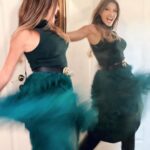 Catherine Fulop Instagram - La Paz que tanto buscas está justo detrás de la emoción que tanto evitas. #falda by @baitalbahr General Pacheco