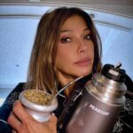 Catherine Fulop Instagram - Te paso!?? Jajajaja nunca viajo sin mi equipo de mate 🧉 que incluye mi termo @peabodyhogar que calienta el agua!!! Soy feliz 😁 Se les quiere ♥️🦋