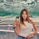 Catherine Fulop Instagram - Cada pared es una puerta, los desafíos de la vida suelen crear nuevas oportunidades... #superbluemiami #superblueart #miami Miami, Florida