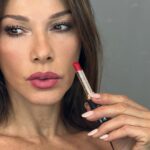 Catherine Fulop Instagram - Mi gente bella!!! Les traigo esta novedad, llegaron a la argentina los nuevos labiales "COLOR RICHE INTENSE VOLUME MATTE" de L'Oreal Paris @lorealparis Nueva formula con ácido hialurónico, son cremosos, ligeros, duran 16 horas y lo que más amo es que son intransferibles. Son sofisticados y vienen en 8 hermosos tonos. Cuándo los pruebes los vas a amar tanto como yo! Que tengan bello viernes! Se les quiere ♥️🦋 #lorealparis #lorealparisarg #colorriche #colorrichematte Costa Maya