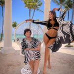 Catherine Fulop Instagram - Mi mami y yo jugando a las modelos!!!! Te amo mami, gracias por estos dias maravillosos! Nuestros #looks by @baitalbahr #swimwear by @odiseaswimwear Punta Cana, the Dominican Republic