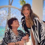 Catherine Fulop Instagram - Mi mami y yo jugando a las modelos!!!! Te amo mami, gracias por estos dias maravillosos! Nuestros #looks by @baitalbahr #swimwear by @odiseaswimwear Punta Cana, the Dominican Republic