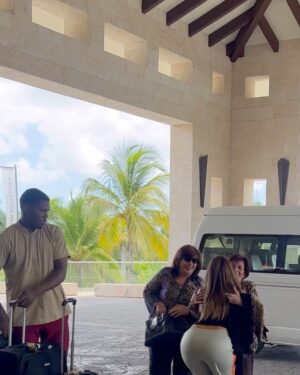 Catherine Fulop Instagram - Que decirles de lo que estoy viviendo, la alegría que tengo en el corazón de estar estos dias con mi mamá se me sale por los ojos en forma de lágrimas.
Acá les dejo las otras partes de  los videos del encuentro y algunas fotitos mas! Gracias por todos los mensajes lindos y especiales gracias a mi amor Ova @ovasabatini por hacer posible este viaje además de un recuerdo imborrable en mi alma, gracias hijas, mi hermana Yasmin @yfulop por este gran esfuerzo de preparar el viaje desde venezuela y a mis amigos que quisieron acompañarnos en este momento importante!! Los amo ♥️
@orianasabatini 
@tizianasabatinif 
@claudiamlazcano 
@pablomattei17 
@m.fergonzaleez 
@juany_80 

#mamá #encuentro #familia #amigos