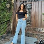 Catherine Tresa Instagram - Flaring it up in my favourite pants 😍 #groovytuesday #retrorevival #bellbottombliss #mebeingme Mahalakshmi Race Course, Mumbai