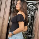 Catherine Tresa Instagram - Flaring it up in my favourite pants 😍 #groovytuesday #retrorevival #bellbottombliss #mebeingme Mahalakshmi Race Course, Mumbai
