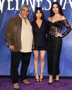 Catherine Zeta-Jones Instagram - Family Time! Fantastic to reunite with my Wednesday Addams family last night in Hollywood. A photo bomb of goth glam🖤 @rasario @andreawazenofficial @xivkarats 
Thanks to, @miss_kellyjohnson @brettglam @marandahair