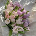 Catherine Zeta-Jones Instagram - April showers bring May 🌷💐 I love this beautiful tulip arrangement! @domsli22
