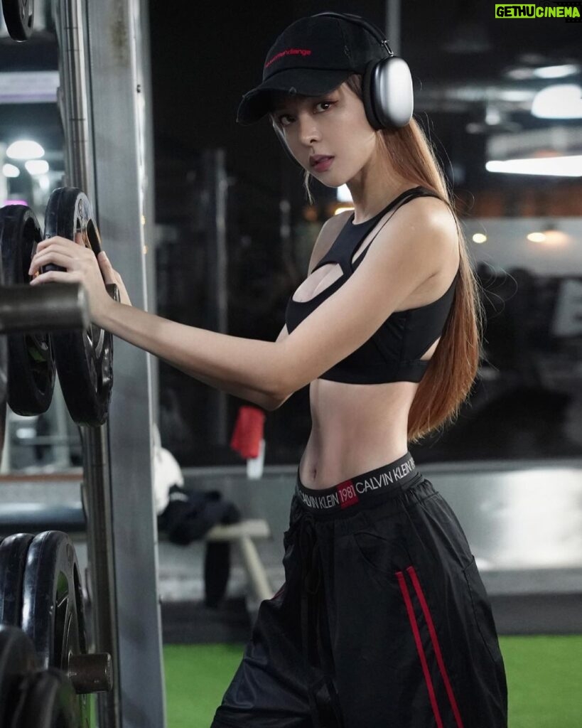 Cathryn Li Instagram - 喜歡健身，打機，彈琴的女生