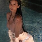 Cathryn Li Instagram - 2022年最後一冊泳裝寫真。喜歡哪一張？