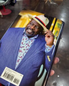 Cedric the Entertainer Instagram - Congratulations to my Friend @cedtheentertainer on the release of his book Flipping Boxcars. Always amazed by his creativity, Humbleness & Talent 🤍 Barnes & Noble At The Grove