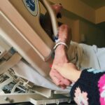 Celeste Cid Instagram - que vueles muy alto, papi. seguro ya andes charlando con todo el mundo por ahí .. ayudando a quien necesite, y a quien no también. nos faltaron algunos abrazos.. pero tuviste otras maneras de llegar y dejarnos lo importante: la vida dura un ratito, y si no hay amor no hay nada. el amor como punto de contacto más íntimo, más escondido, más vulnerable. no hay más que eso, cada vez que te extrañe te voy a buscar ahí.