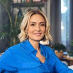 Ceyda Düvenci Instagram - Mavi boncuk… 5. Yıl… şahane set günlerinin ardından… @hidayetkorkmaz_ @uguralevyilmazozel @rutkayozis @berilvaroll @gulsunuu @idiletisim @prilturkiye