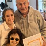 Ceyda Düvenci Instagram - Duygularım karmakarışık… çoğunluğu gurur… ve vay anasını be diyorum durup durup… nerelerden nerelere geldik… hayat; acısıyla tatlısıyla ne güzelsin… yaşattığın her şeye bin şükür, bin teşekkür… #balköpüğüm mesele karne değil asla, beni bilen bilir… ders notu ya da karne ile evlat değerlendirmesine, yarıştırmalarına karşıydım hep… mutlu olsunlar yeter bana… büyüyorlar, büyütüyorlar… yüzlerinde gülümseme… işte buna şükür 🙏🏼