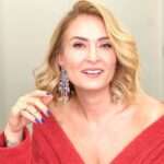 Ceyda Düvenci Instagram - Ben bu sıralı fotoğraf meselesini pek sevmiş olabilirim 🤣🤣🤣 sırf küpelere aşkımdan bu fotoğrafları çektik 🤣🤣🤣 takı sevenler, küpesiz çıkmam diyenler burda mııı?!?