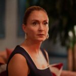 Ceyda Düvenci Instagram - Hoşgeldiiin Filiz… yüreğimi biraz zorlayacaksın ama vardır senin de haklı sebeplerin… heyecanlıyım sevgili takipçilerim, yıllar sonra bir karaktere can vereceğim için… @saklabeniresmi @startv ekranında sizlerle kavuşmak için şahane oyuncu kadrosu ve kamera arkası ekibiyle hazırlanıyoruz… parçası olduğum için kendimi şanslı hissettiğim bu harika ekiple beraber yolculuğumuz uzun olsun dilerim… @ogm.pictures @idiletisim