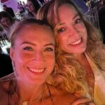 Ceyda Düvenci Instagram - Uzuuun zaman sonra dostlarla harika bir gece sebebi @gulsunuu veee canım @kenandogulu ne çok dost özlemişim… #hepyenikal @hepyenikal şahane gece için teşekkür ederim… dostlarım sizi çok seviyorum… @berguzarkorel @dolibom @ahmetrifatsungar @zeynepmirac @ecedagistan #işbirliği
