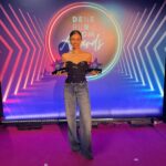 Ceyda Kasabalı Instagram - 1. foto ciddi ortamlarda ben 2.foto kesin ben hdhddh @denebunucom yılın en iyi kadın icerik üreticisi ve yılın en iyi erkek icerik üreticisi influencer ödüllerini bize layık görmüş.cok tesekkur ediyoruz 😍