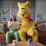 Ceyda Kasabalı Instagram - Haribo'yu mekanımızda ağırladık,altın ayıcığın gidisatından bahsettik ahhhdj 💛 @hariboturkiye #Altınayıcık100Yaşında #isbirligi