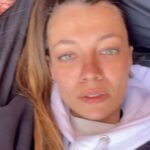 Ceyda Kasabalı Instagram - blogergül ile diyar diyar wadi rum 😂 Çölde bedeviler gibi yasama deneyimimizden hello herkese merhaba napiyosunuzahxha.cok uzun anlatmiyorum bu sefer videoya kalsın 😂 sabahtan develerle çıktık,gece birlikte çölde magarada kaldık internet telefon yok.size de aralardan bi kac ön gösterim yapayim dedim.begendiyseniz b ye basın shdh öperim canlar