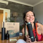 Ceyda Kasabalı Instagram - Ayyy WWF'in her şeyine bayılıyorum oley 😂😍VitrA ile bir proje yapmışlar ben çok sevdim. VitrA Online’dan her siparişinizde size WWF Cam Matara hediye ediliyor ve sizin adınıza WWF-Türkiye’ye bağış yapılıyor. Dilerseniz siparişinizden çıkacak karttaki QR kod ile siz de ayrıca bağış yapabilirsiniz. #GezegeneDokun #vitraonline #vitraturkiye #WWFturkiye #işbirliği @vitraturkiye