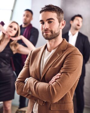 Chace Crawford Instagram - Trying to figure out what @toni.starr is doing in the background at @amazonprimevideo TCAs. #theboys
📸: @iheartmaarten @tvguidemagazine