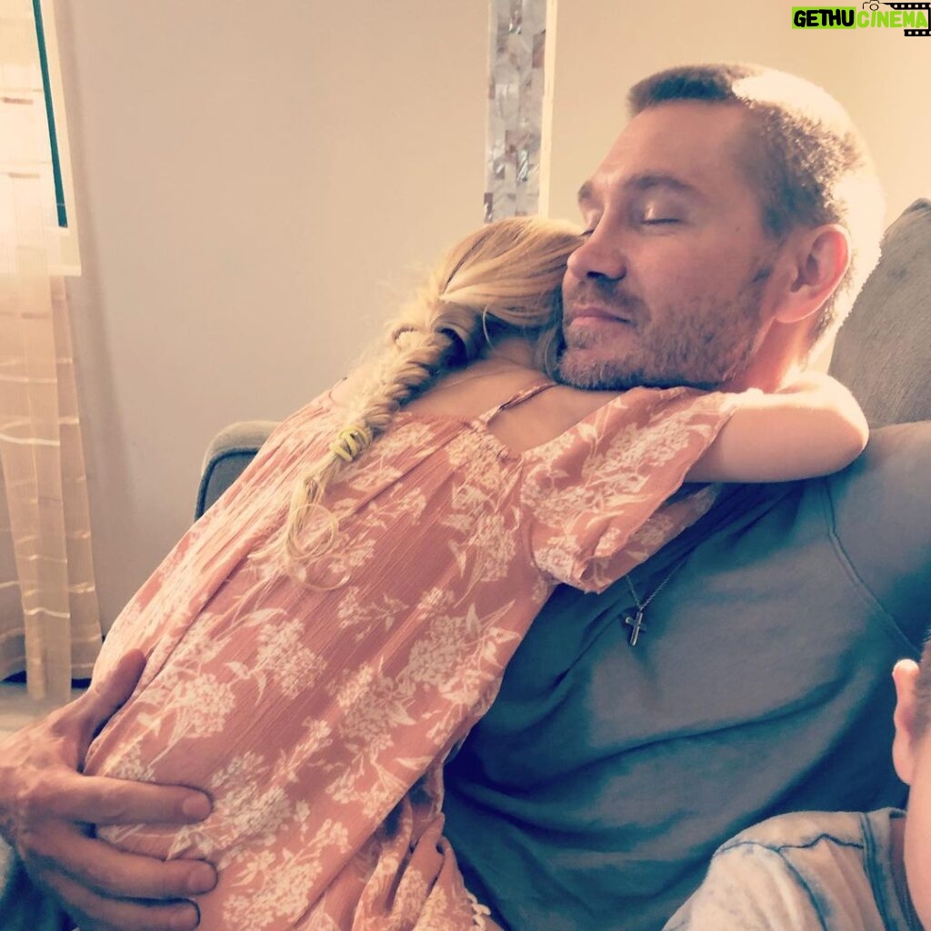 Chad Michael Murray Instagram - The snuggles are real ☺️ No better duty than #daddyduty❤️ Love our family- @rooeemer 😘