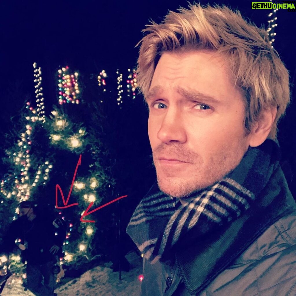 Chad Michael Murray Instagram - As hard as I try I will just never look as effortlessly cool as this guy I’ve pointed out in the background. Part of me hopes he knew I was taking a Christmas light selfie and that he consciously “struck a pose”. That would make me feel a bit better about myself. I’m old enough now that I’ll admit something- any Candid photo you’ll see of me is just 🤦‍♂️ 😂😂😂😂 #CandidPhotoBomb #CandidNightmares #CandidSelfImageIssues Have a early Murray Christmas Y’all:) #movies