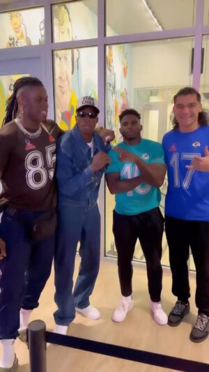 Chad Ochocinco Instagram - Surrounded by the greats @_micahparsons11 @chiefnjoku @cheetah & the rookie sensation @pukaizded 🏈