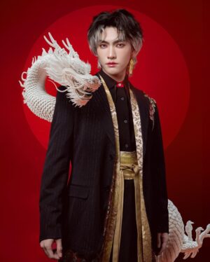 Chaikamon Sermsongwittaya Instagram - 2024 新年快樂 ！ 我想祝大家
🐉龙年行大运，💰好事连连，万事如意心也甜❤️

🧨  2024 Happy Chinese New Year ขอให้ปีมังกรนำโชคลาภ สิ่งดีๆ มาสู่ทุกคนนะครับ สุขภาพแข็งเเรง เฮงๆ รวยๆ ✨❤️

#bosschaikamon #ShawtyBoss #BoNoh