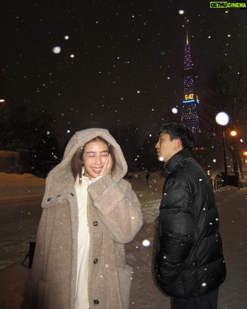 Chalida Vijitvongtong Instagram - Sapporo กับผู้ชายถุงมือโบว์ 😜☃️❄️ Sapporo, Hokkaido