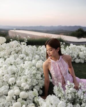 Chalida Vijitvongtong Instagram - ยินดีด้วยกับทั้งคู่นะคะ เป็นงานที่น่ารักมากๆๆ และอบอุ่นที่สุด HilltopHappiness 🌄💕

 ดีใจที่พวกเราลุยด้วยกันมาทั้งน้ำทั้งเขา เห็นพี่ทั้งสองดูแลกันก็เห็นถึงความรักที่พี่ท็อปและพี่ปอมีให้กัน  #topalways
