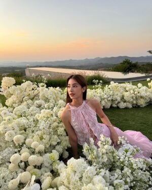 Chalida Vijitvongtong Instagram - ยินดีด้วยกับทั้งคู่นะคะ เป็นงานที่น่ารักมากๆๆ และอบอุ่นที่สุด HilltopHappiness 🌄💕

 ดีใจที่พวกเราลุยด้วยกันมาทั้งน้ำทั้งเขา เห็นพี่ทั้งสองดูแลกันก็เห็นถึงความรักที่พี่ท็อปและพี่ปอมีให้กัน  #topalways