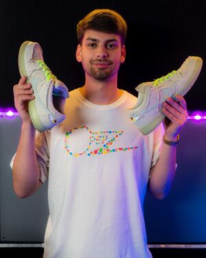 Chandler Hallow Instagram - GIVEAWAY!! 
 I’ve teamed up with @cpepzofficial to give away a pair of Mummy SB Dunks⁣ (Worth $500+)⁣ 💀🧻🧪
To enter the giveaway:⁣⁣
1. Like this post⁣⁣
2. Follow me, @chasehgreen, @cpepzofficial & @chris_thememegod
3. Comment your shoe size and tag 3 friends⁣⁣
(Winner can choose between the shoes or cash!)

**Stay followed to all accounts for future giveaways!