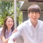Chanon Santinatornkul Instagram - ในอีกจักรวาลที่เชนและหยินเกิดในเวลาใกล้ๆกัน หลังจากจบปี4 เชนก็คุกเข่าขอหยินแต่งงาน 😬 #หารักด้วยใจเธอ จบแล้วนะครับ ขอบคุณทุกๆคนมากที่ติดตามชม ❤️🍀 @aff_taksaorn In that parallel world where Yin and Shane were born around the same year and time. Graduation just passed and at long last Shane ask her to be his wife. #findyourself is finally come to and end. Thank you everyone so much for watching krub ❤️🍀!