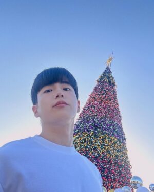 Chanon Santinatornkul Instagram - เมอรี่ เมอรี่ คิดสะมากกกก ❤️🎅🏻🍀🎄🌟
Merry Christmas krub everyone ❤️🎅🏻🎄🍀🌟
