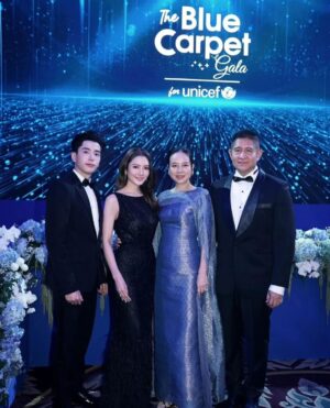 Chanon Santinatornkul Instagram - Thank you for having us krub 💙🤍 @unicef_thailand @panglamsam #bluecarpetgala