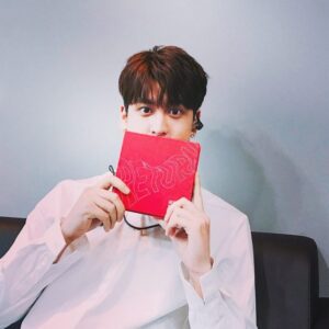 Chanwoo Instagram - #iKON #2ndAlbum #Return #사랑을했다 #LOVESCENARIO #음악중심 #첫방송