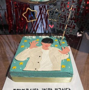 Chanwoo Instagram - #오싹한동거 오늘 마지막 촬영 끝났습니다!! 우리 스태프분들이 깜짝파티도 해주셨습니다!🥺 앞으로도 열심히 하겠습니다 감사합니다🥰