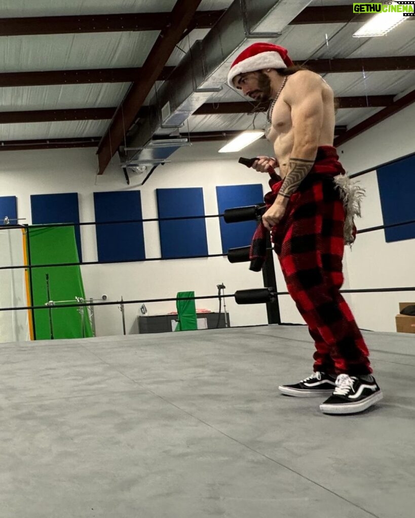 Charles White Jr. Instagram - Was practicing my wrestling moves on Christmas getting ready for upcoming MWL matches