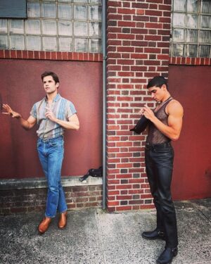 Charlie Carver Instagram - That’s a wrap on @ahsfx season 11! What to say? Best cast. Best crew. Can’t wait for you all to see the rest :) @fxnetworks @hulu 🗽🦌⛓ #ahsnyc #ahs
