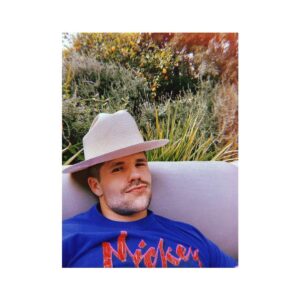 Charlie Carver Instagram - 32 & hardly the wiser :) Happy Birthday to MAKE SURE YOU’RE REGISTERED TO VOTE ON NOVEMBER 3RD AND REMEMBER TO SEND MAIL-IN BALLOTS 2 WEEKS IN ADVANCE (LINK IN BIO) 🦁