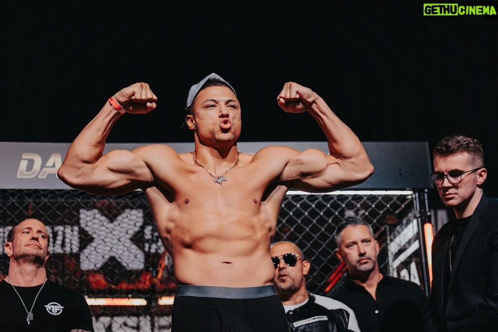 Chase De Moor Instagram - Build type: Absolute unit. Fight day, LIVE ON DAZN PPV link in bio 🤜🏽🐐