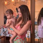 Chay Suede Instagram - Minha amiga gêmea canceriana amada, @ingridguimaraes , é uma alegria celebrar a sua vida, ter você por perto é tão reconfortante. Você é amor puro, sua criatividade, seu ímpeto, sua humildade e seu senso de humor, me inspiram profundamente, todos os dias. Fico feliz demais quando vejo nossas famílias juntas, quando vejo meus meninos no colo da "tia Inguidi", ou minha filha invadindo seu parabéns (passa pro lado kkk). Fico feliz demais quando a gente tá junto, seja em 1822, em nova iorque, ou carregando um sofá pelas ruas Rio, se é com você, sei que vai dar certo. Saúde! Te amo!