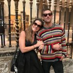 Chay Suede Instagram - Minha amiga gêmea canceriana amada, @ingridguimaraes , é uma alegria celebrar a sua vida, ter você por perto é tão reconfortante. Você é amor puro, sua criatividade, seu ímpeto, sua humildade e seu senso de humor, me inspiram profundamente, todos os dias. Fico feliz demais quando vejo nossas famílias juntas, quando vejo meus meninos no colo da "tia Inguidi", ou minha filha invadindo seu parabéns (passa pro lado kkk). Fico feliz demais quando a gente tá junto, seja em 1822, em nova iorque, ou carregando um sofá pelas ruas Rio, se é com você, sei que vai dar certo. Saúde! Te amo!