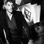 Chay Suede Instagram - Ralph's Club é o presente incrível para aquela pessoa especial nesse natal. Com esse perfume, me sinto pronto para uma noite inesquecível. #ralphsclub #ralphlaurenfragrances #RLFPartner @ralphlaurenfragrances